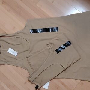 02👈  Banana Republic  Women's Tan Sleeveless Tops.